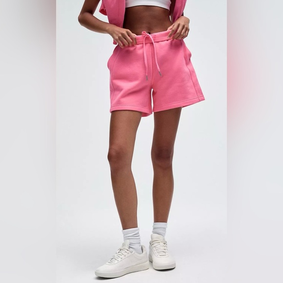 lululemon athletica Pants - NEW Lululemon Scuba High Rise 5” Shorts Sakura Pink Size 8 with Pockets